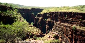 View over converging canyons in Karijini at Oxer's Lookout